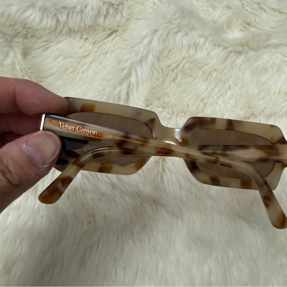 Velvet canyon 'Revolution'; Caramel Tort sunglasses - Picture 3 of 5